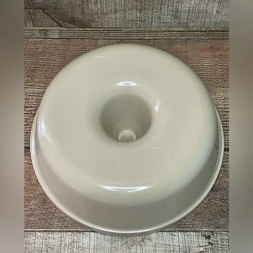 Anchor Hocking Microware Bundt Cake Oven/Microwave Pan Baking Ring 2.5 qt 9 1/4